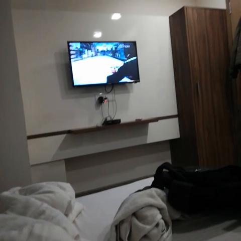 HOTEL CROWN CITY (NEAR BUS STAND) - Traveller Photo
