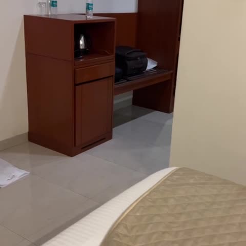 Hotel Naveen Lakeside - Traveller Photo