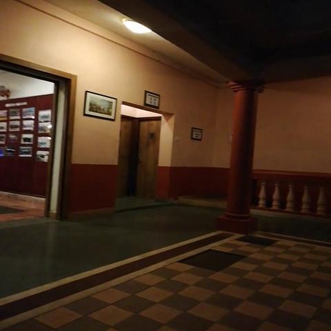 Upper Deck Resort - Traveller Photo